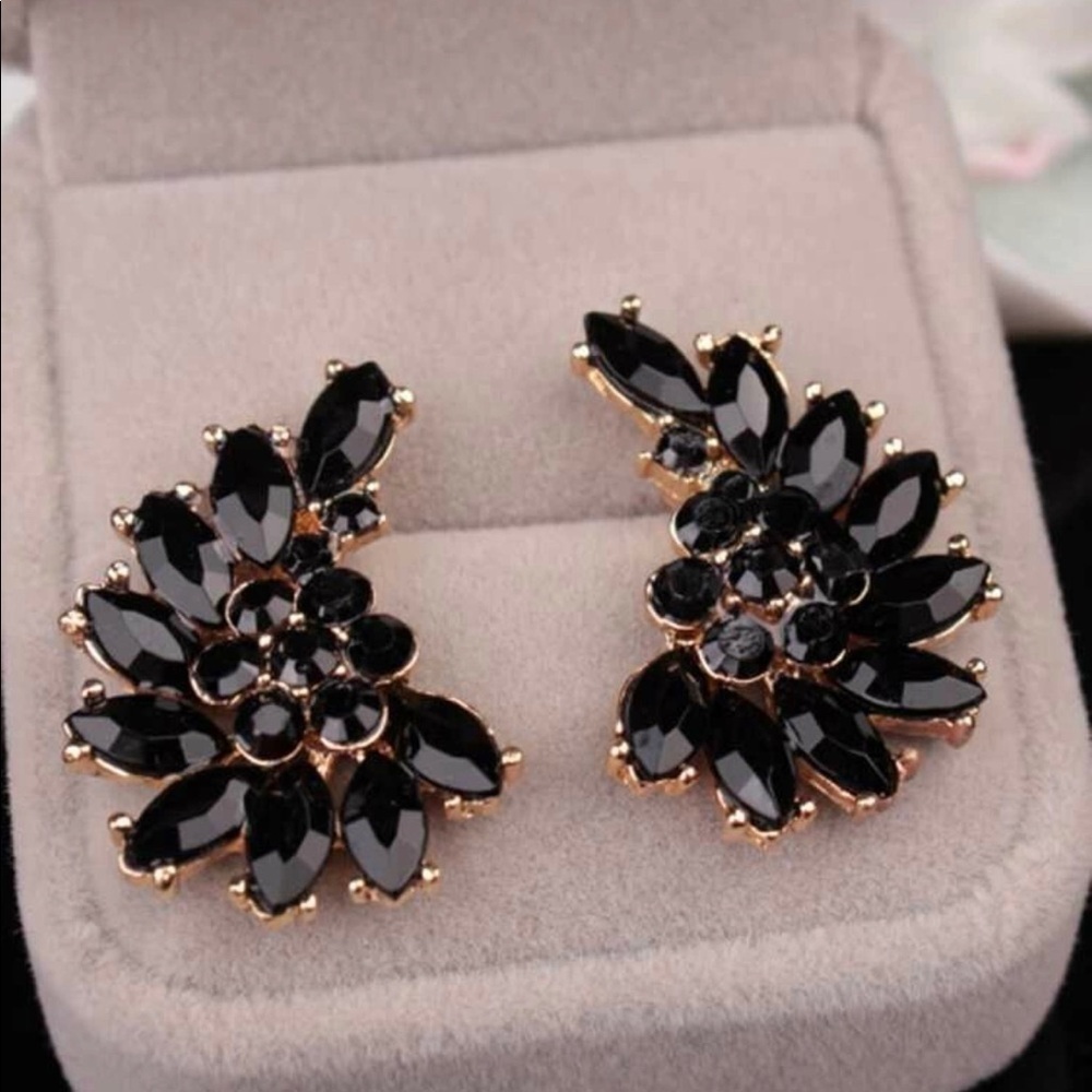 Elegant Black Floral Earrings